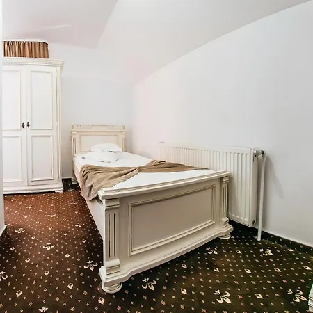 Elegance 4*
